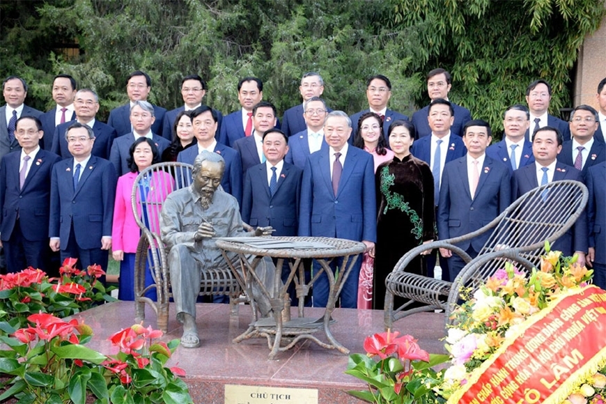 越共中央总书记、国家主席苏林会见越南驻华大使馆干部和越南人社群